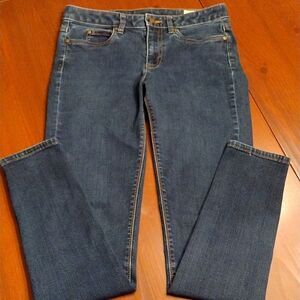 Two by Vince Camuto Classic 5 pocket skinny stretch blue denim jeans. Size 27/4